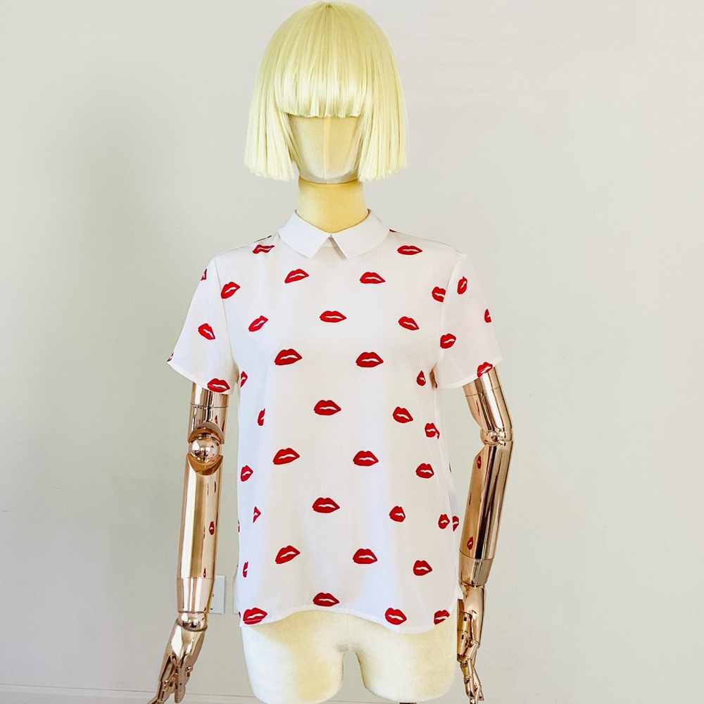 American Retro Red Lips Cream Silk Short Sleeve Top SZ 2/34